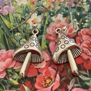 5/$10❤️❤️❤️NEW TIBETAN SILVER DANGLING MUSHROOM EARRINGS